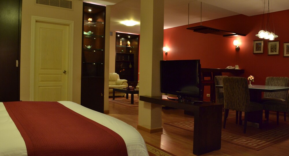 MONTEVERDE HOTEL 35/64