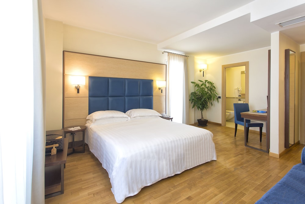 Virgilio Grand Hotel 4/30