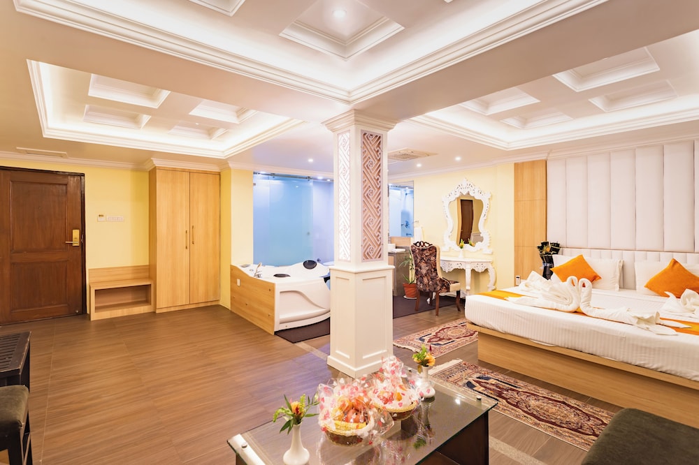 ELITE, STUDIO, SUITE