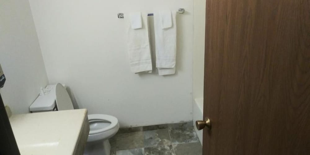 Guest Lodge 68/70
