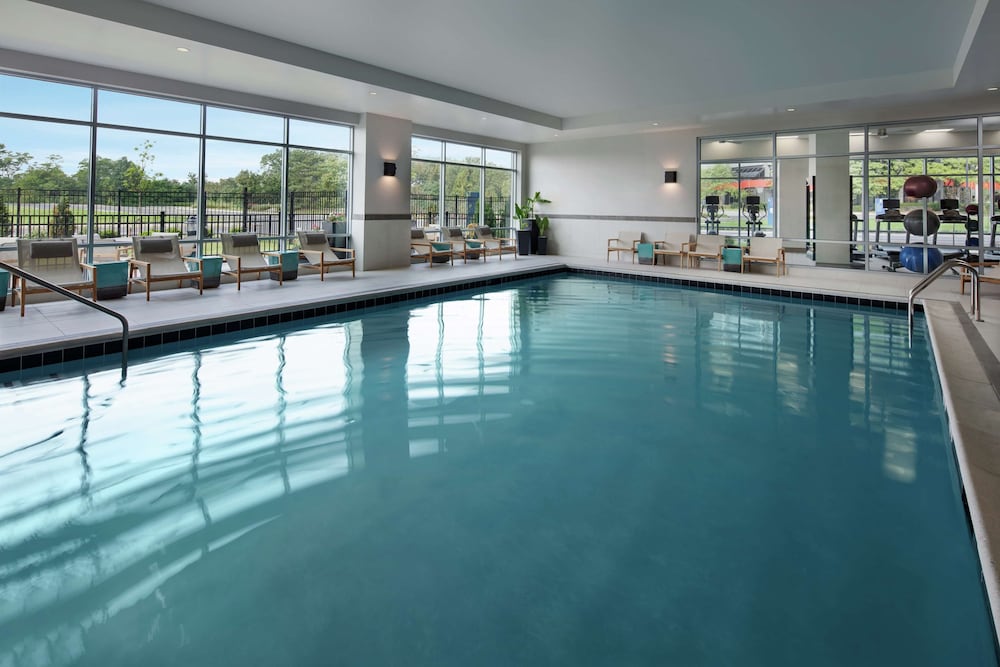 Hampton Inn and Suites Teaneck Glenpointe, NJ 1/41