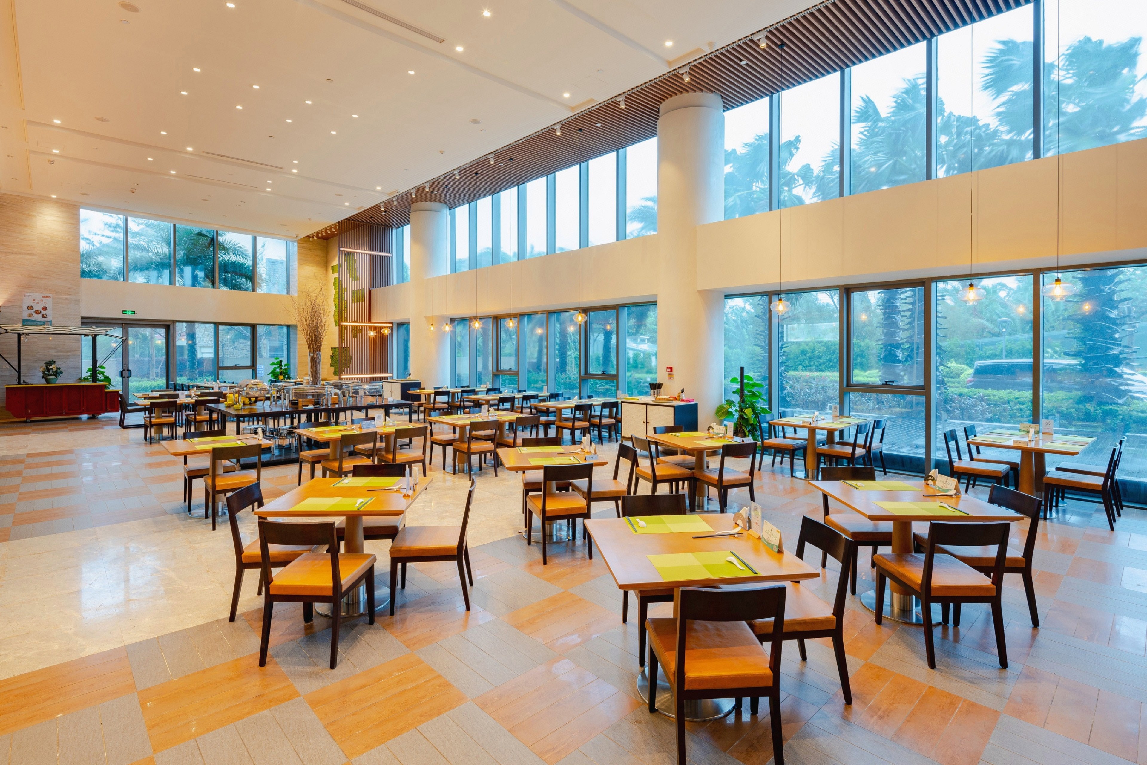 Holiday Inn Haikou West Coast 26/50