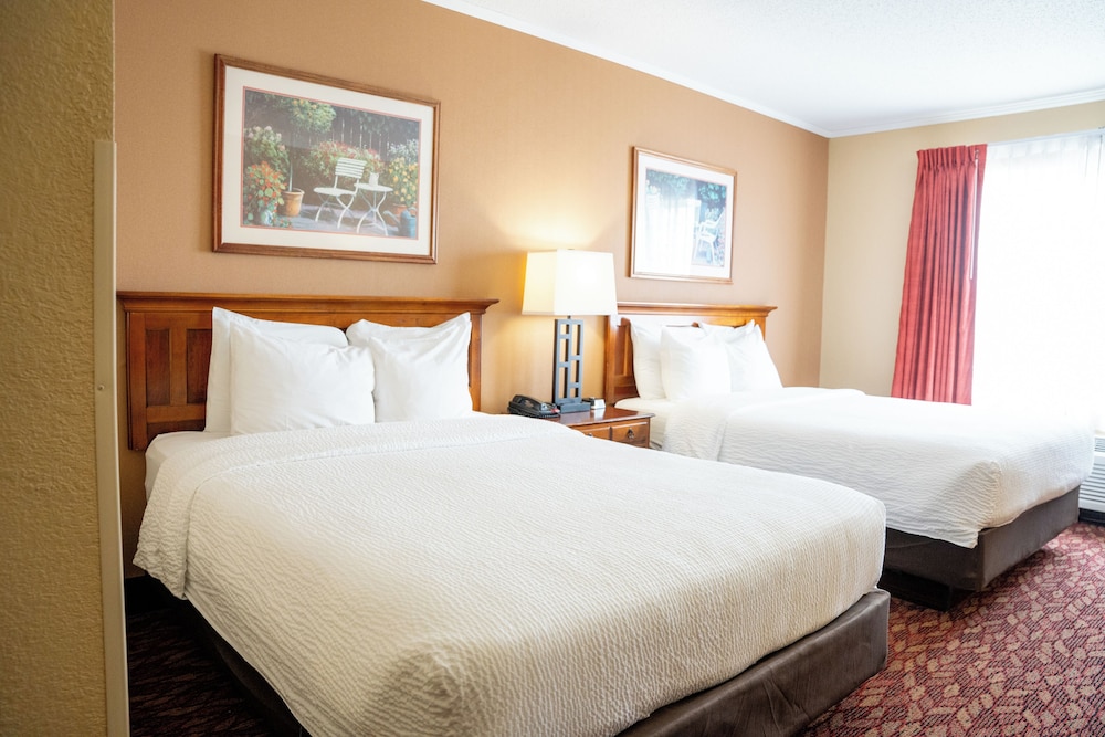 Coshocton Village Inn and Suites 22/68