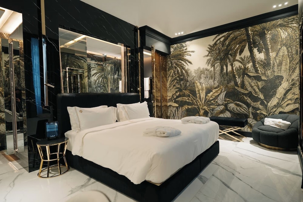 Bra Hotel 10/47