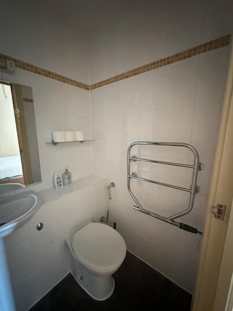 Berkeley Court Hotel 29/33