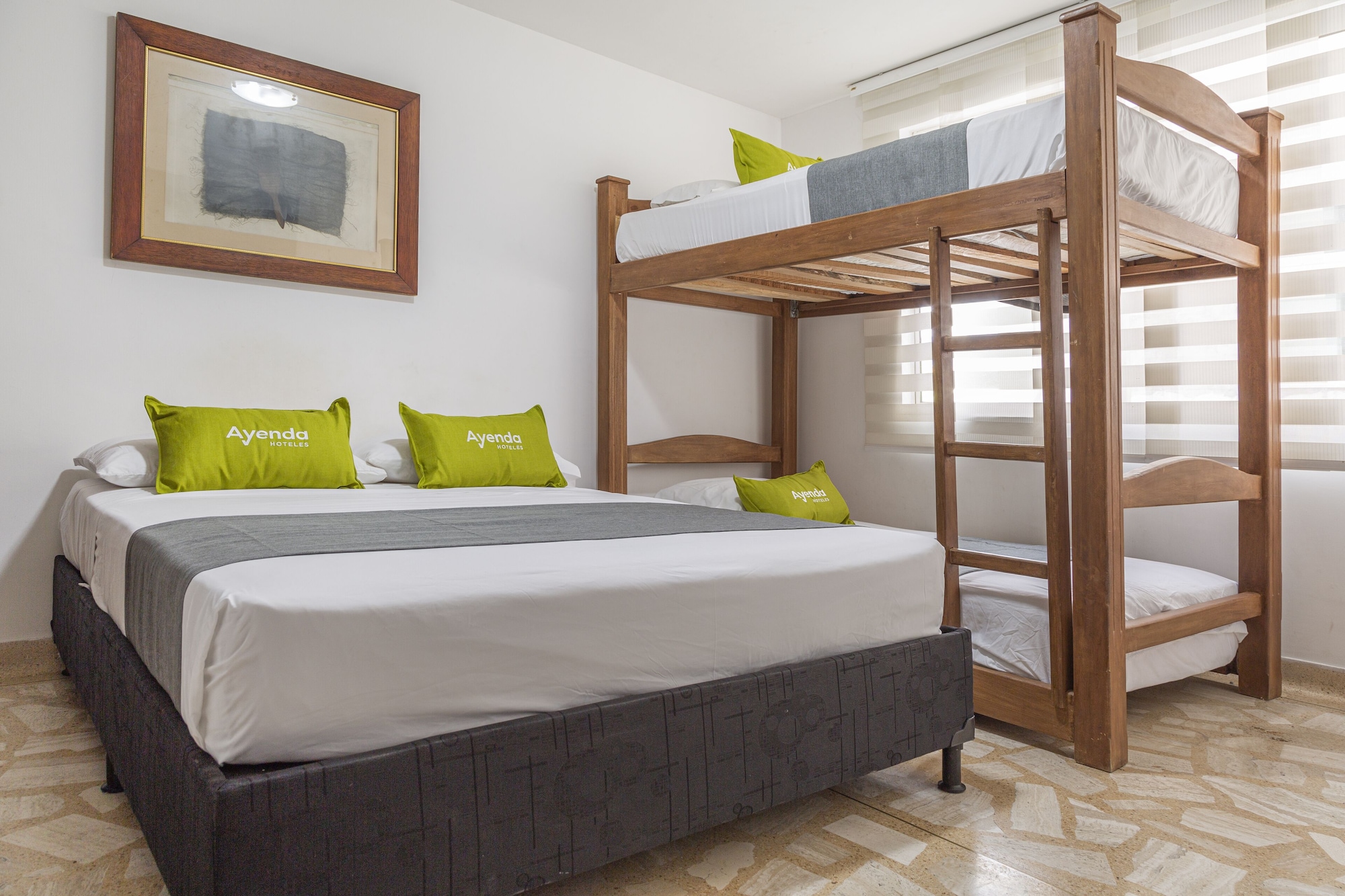 ROOM, QUADRUPLE
