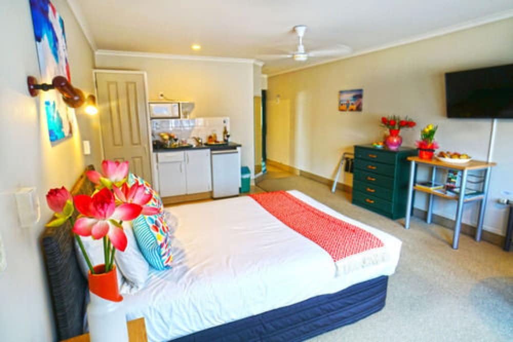 Ashwood Manor Motor Lodge 12/28