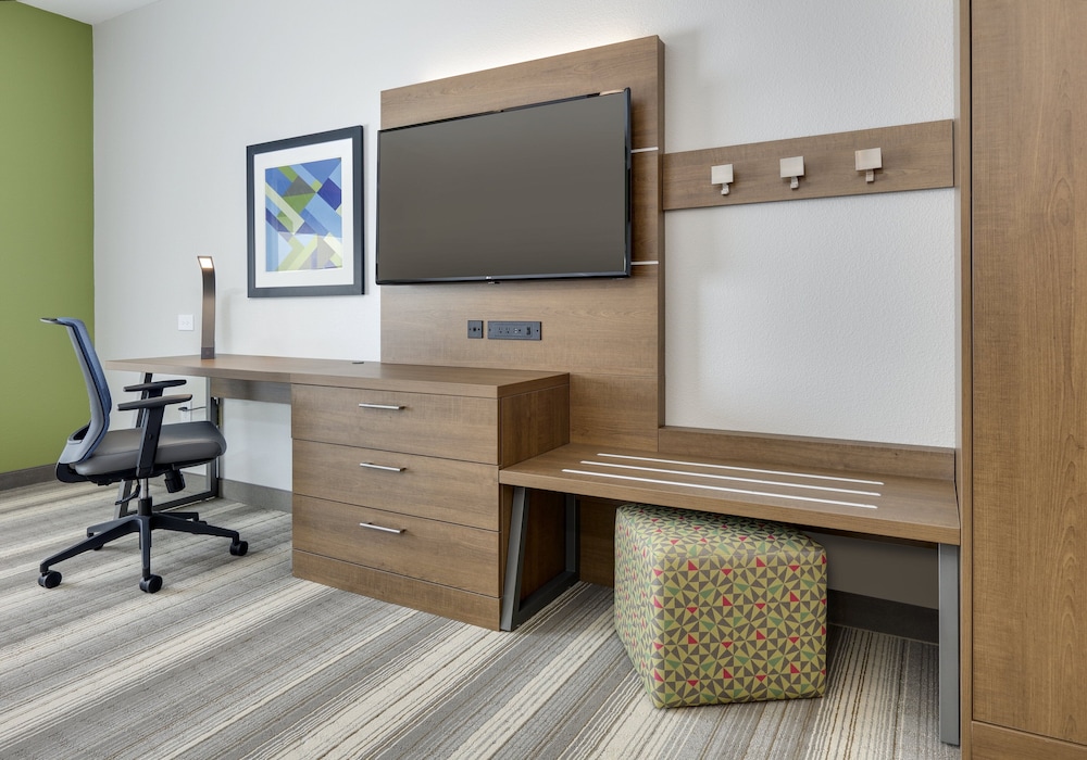 Holiday Inn Express Hotel And Suites Denton Unt Twu 58/68