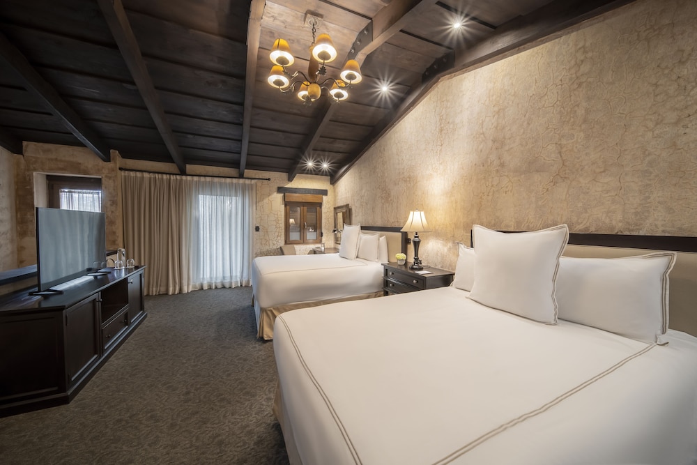 PREMIUM, 2 QUEEN BEDS