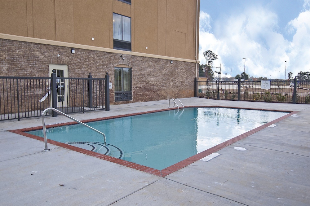Holiday Inn Express Hotel And Suites Jackson Pearl Intl Airport 33/53