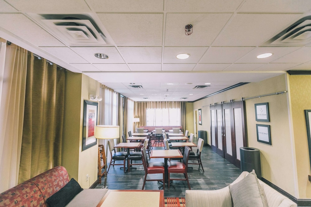 Hampton Inn Tallahassee Central 36/46