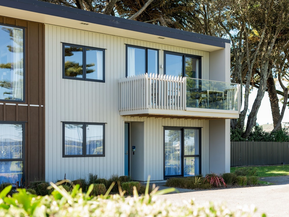 Waikanae Beach TOP 10 Holiday Park 1/50