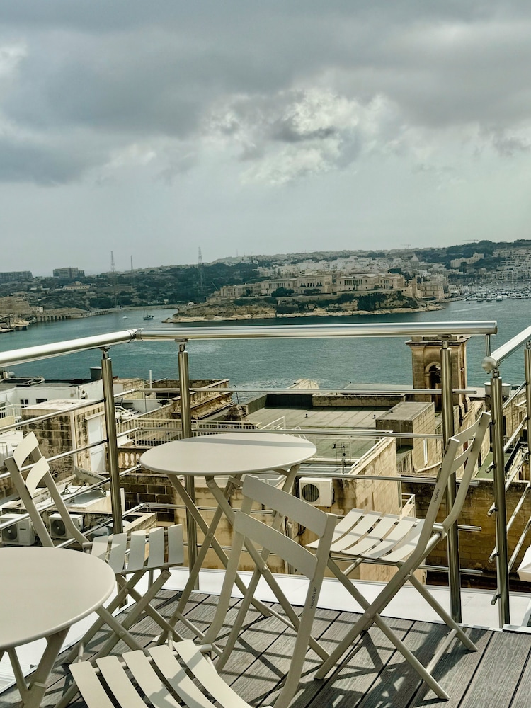 Paulos Valletta 33/50