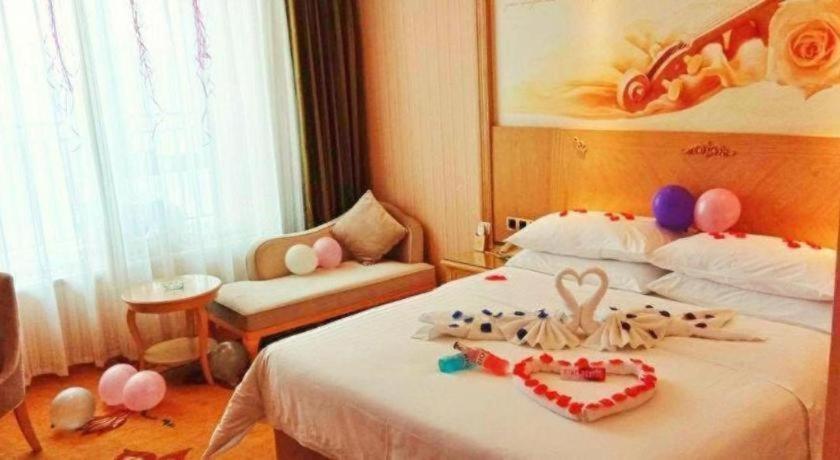 Vienna Hotel (North Square of Chengdu North Railway Station) 20/50