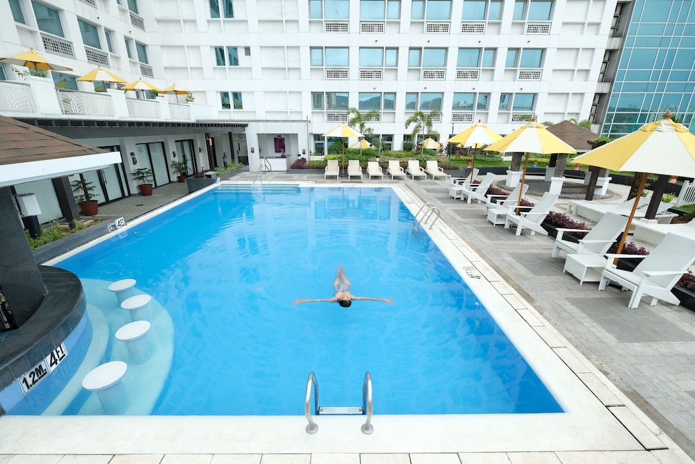 Quest Hotel Conference Center 24/26
