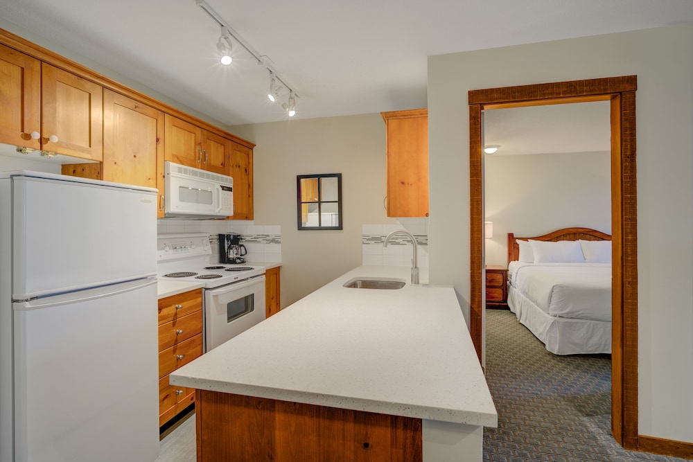 Blackcomb Springs Suites by CLIQUE 26/70