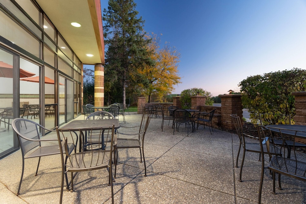 Wyndham Minneapolis South/Burnsville 49/64