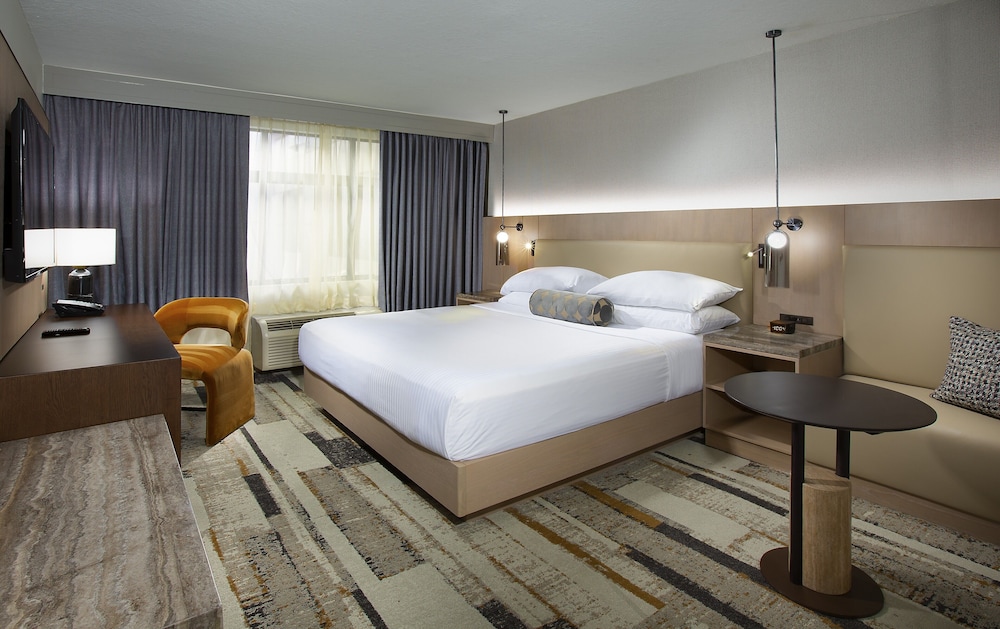 SIGNATURE, QUEEN BED