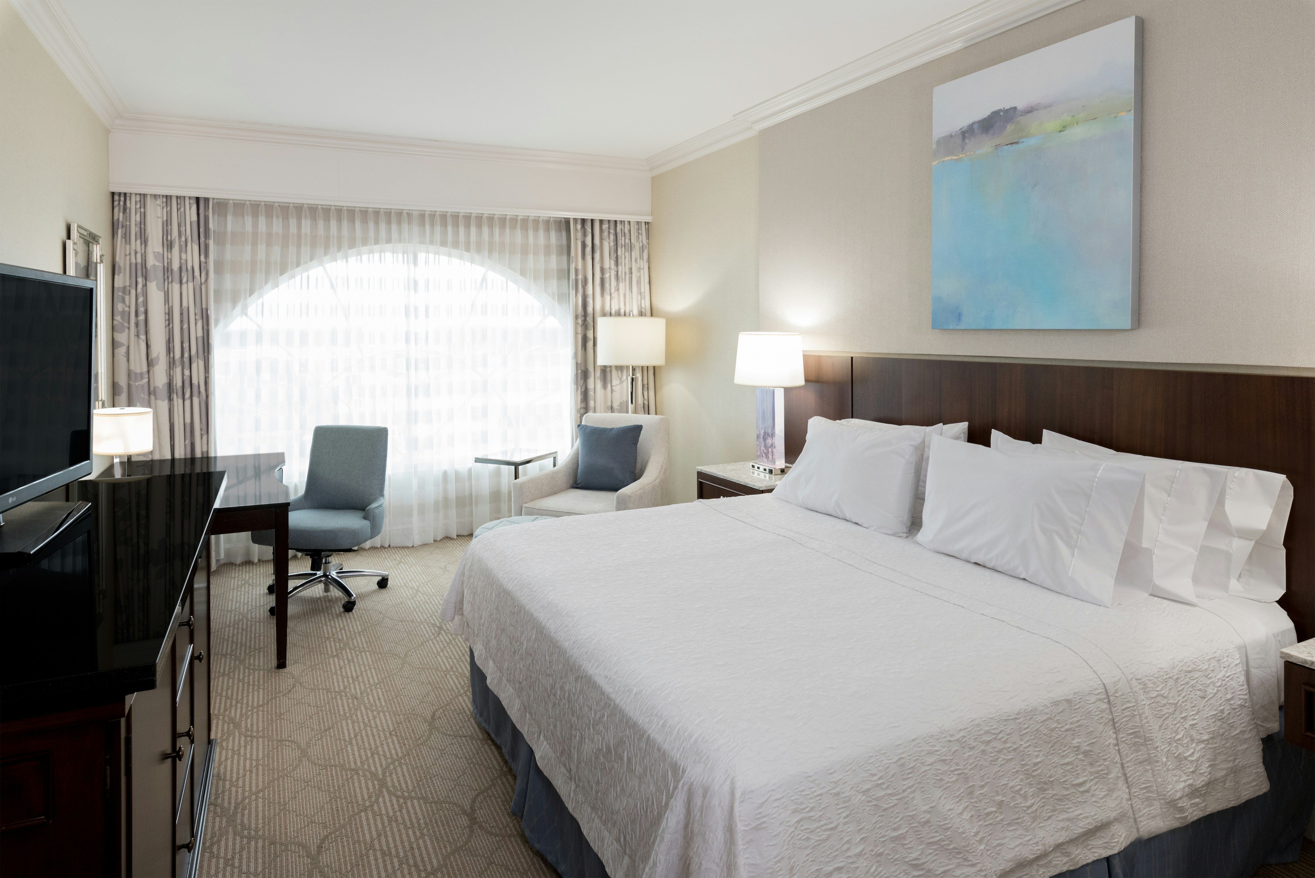 EXECUTIVE, KING BED