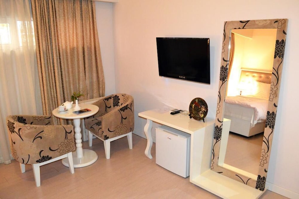 SELECT CITY CENTER HOTEL 25/27