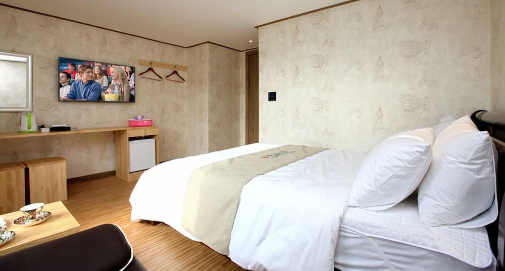 Traum Hotel &amp; Condo 35/55
