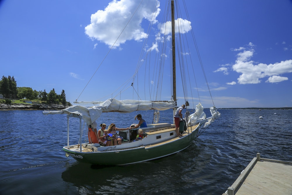 Spruce Point Inn Resort Spa 24/40