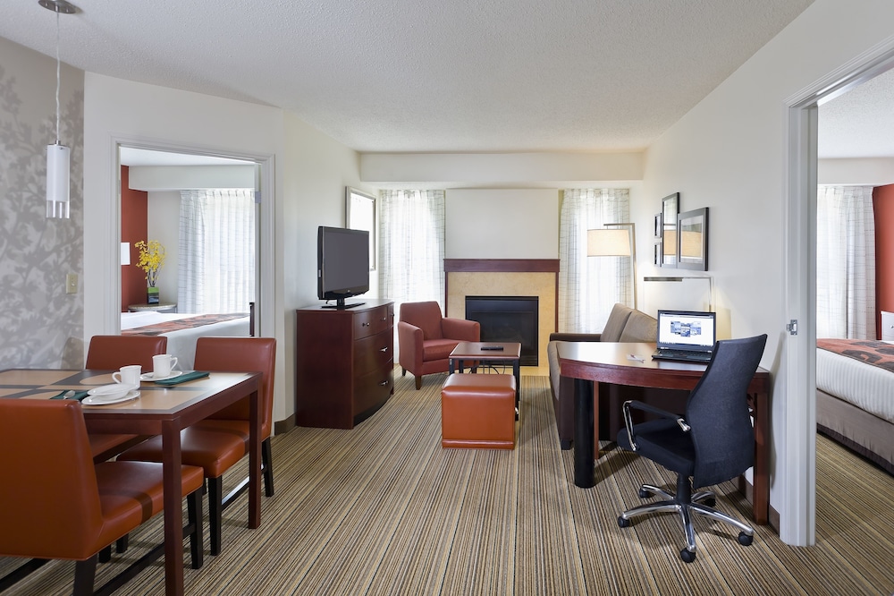MainStay Suites Appleton Airport - Fox River Mall Area 40/46