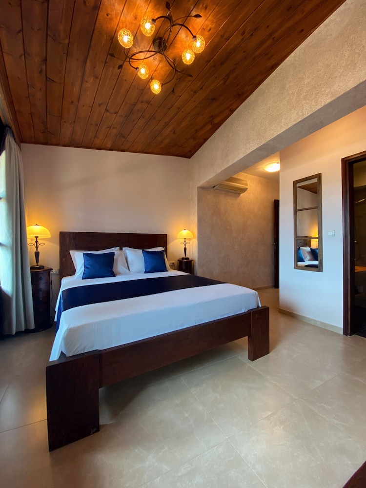 ROOM, DOUBLE BED, CITY VIEW