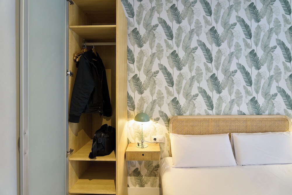Fira Centric Apartments 12/72
