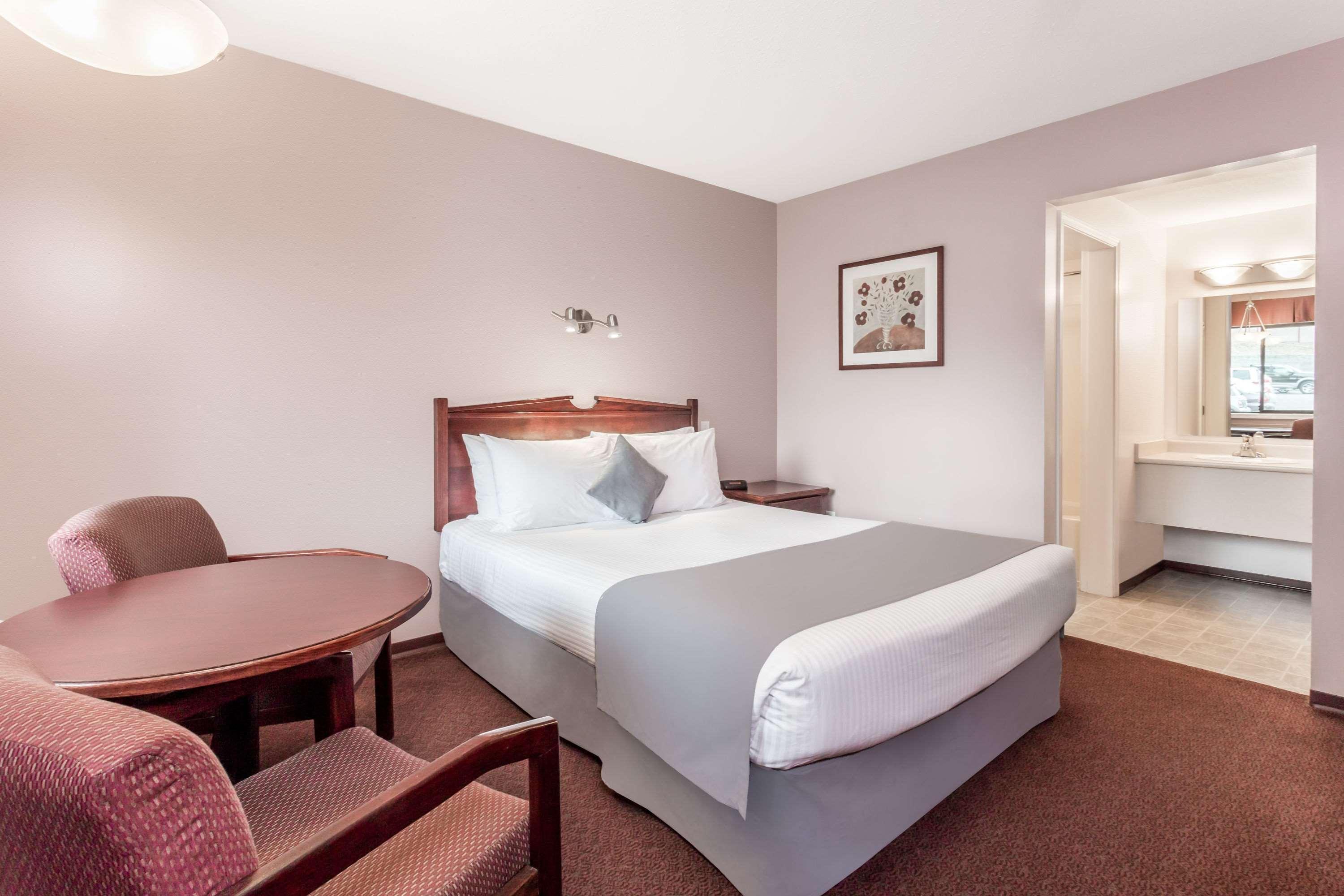 Efficiency, King Bed