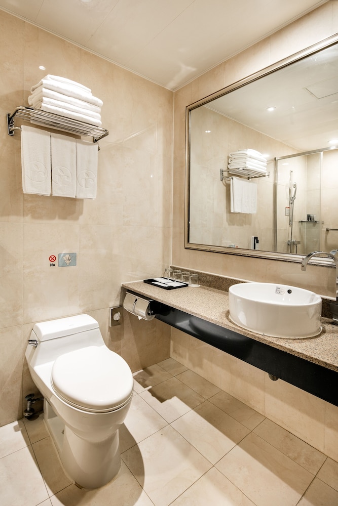 Ramada Hotel & Suites by Wyndham Seoul Namdaemun 57/61