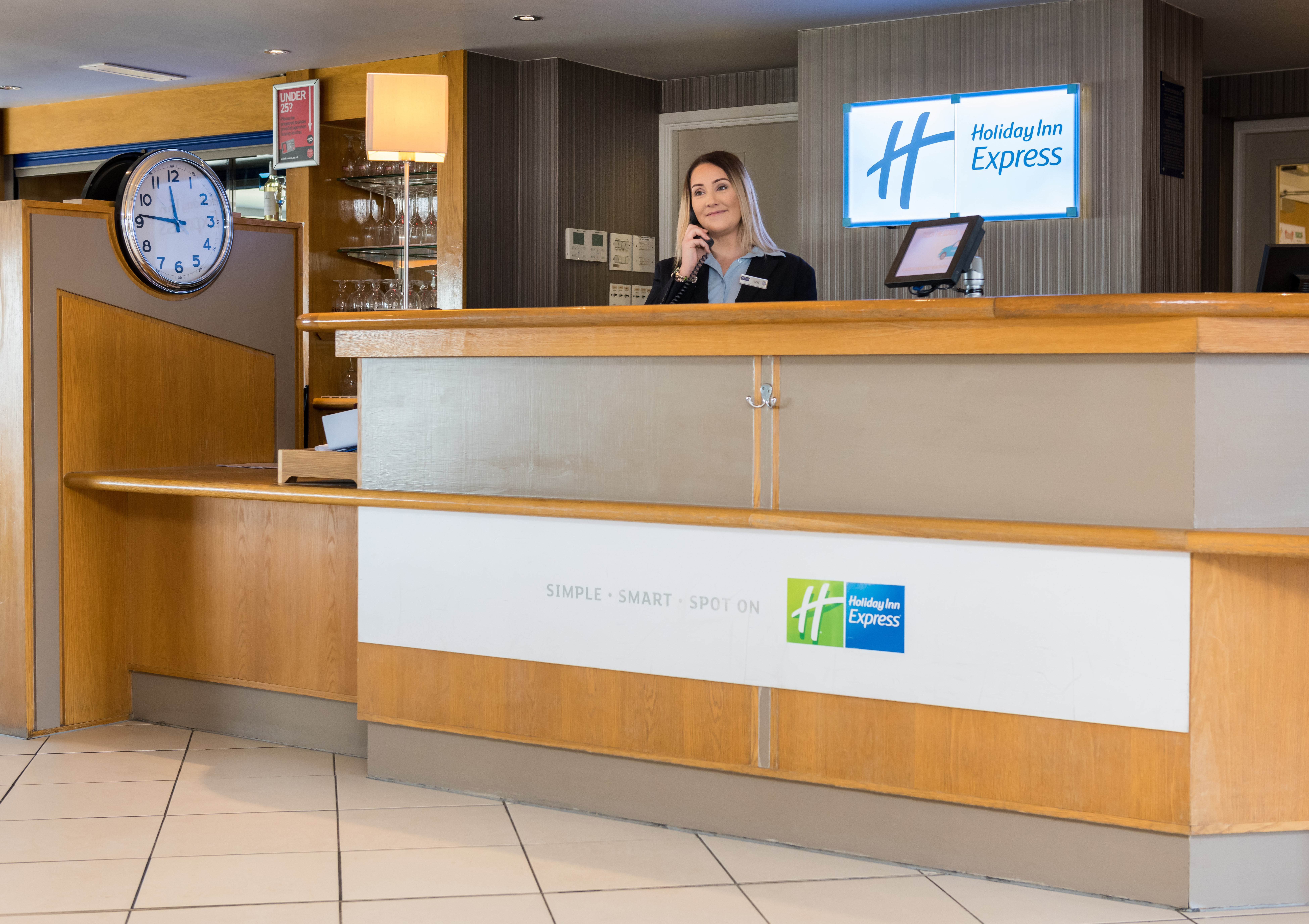 Holiday Inn Express London Luton Airport 4/17