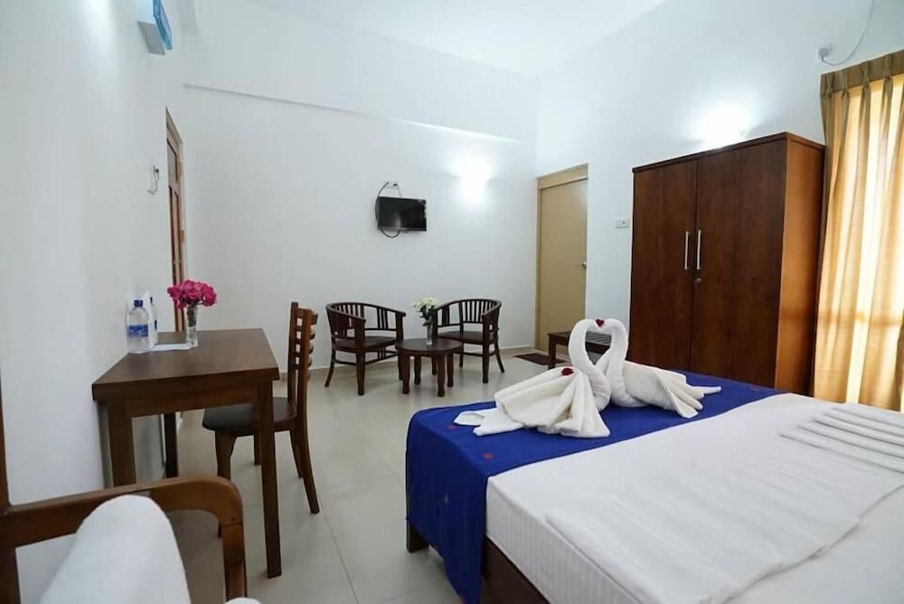 Hotel Oviya 10/28