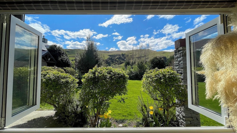 QUEENSTOWN COUNTRY LODGE 49/54