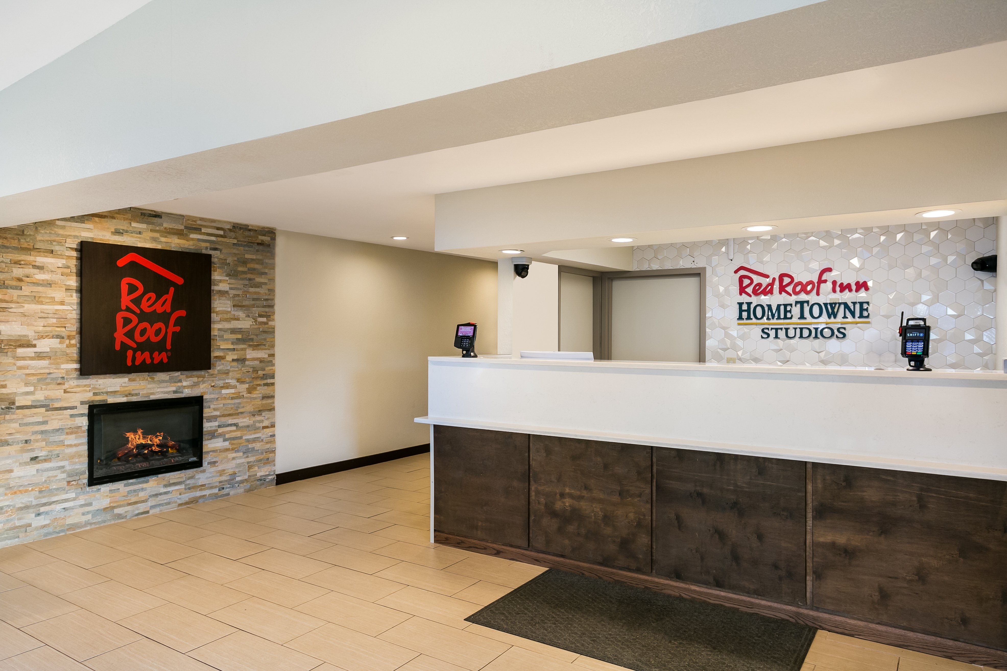 Econo Lodge Inn Suites 4/35