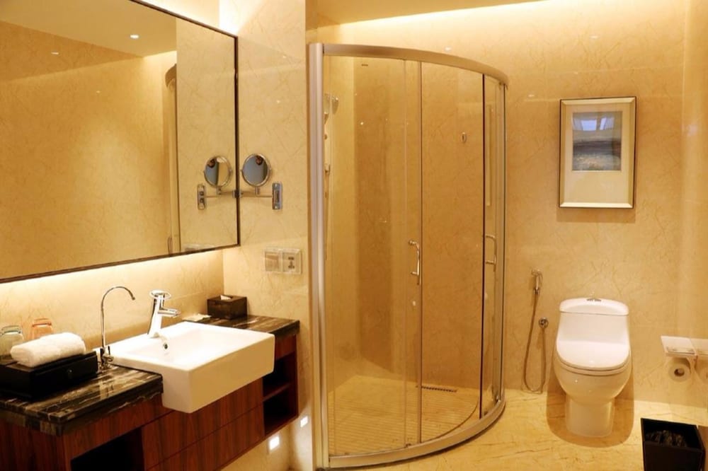 Forest City Marina Hotel 24/66