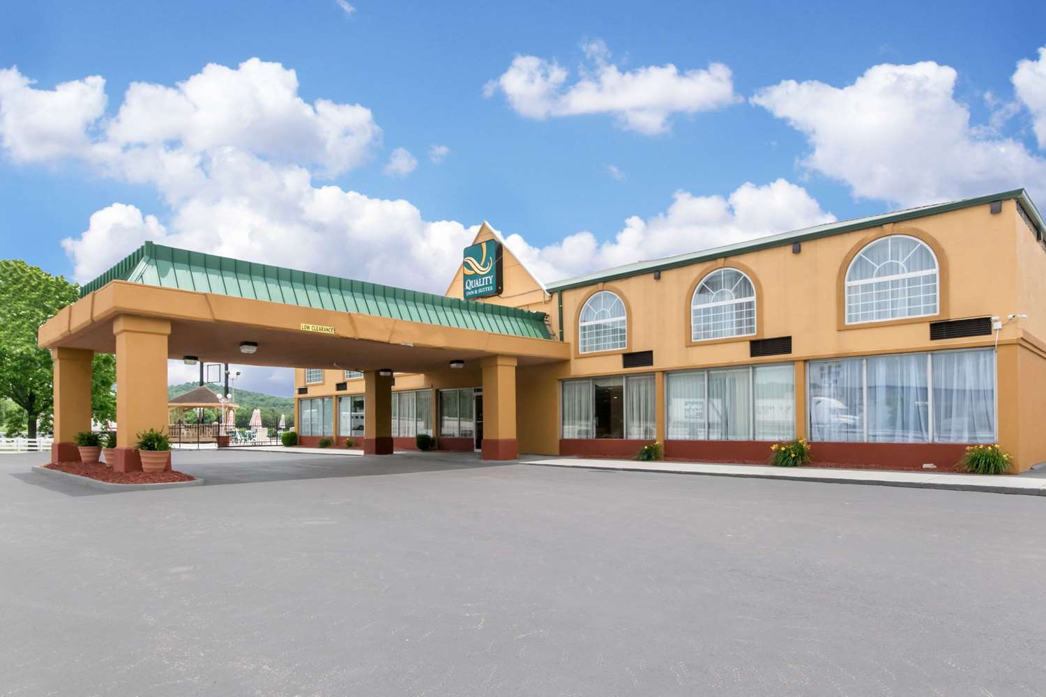 Quality Inn & Suites Horse Cave - Cave City 3/39