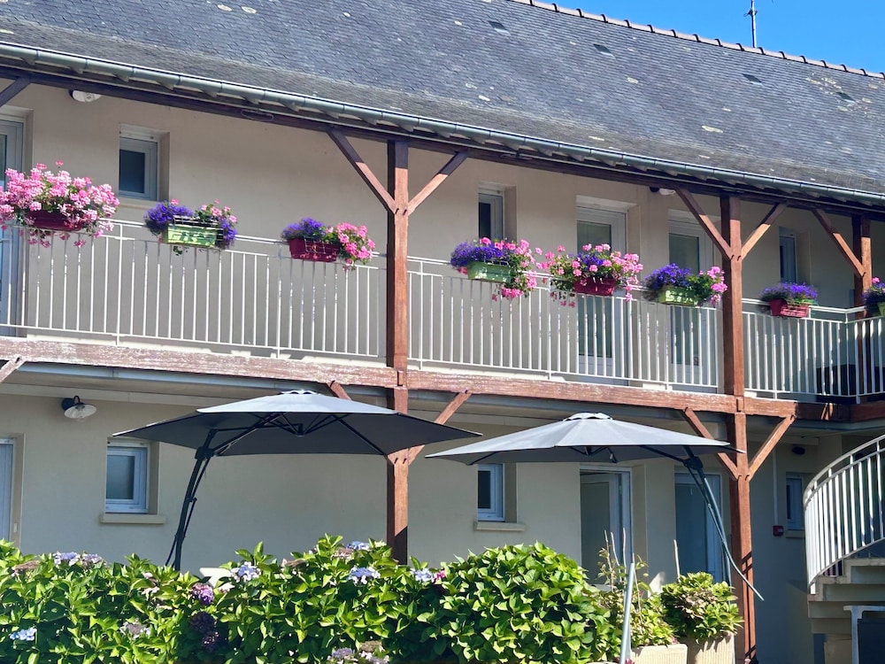 Brit Hotel Aux Hortensias 2/55
