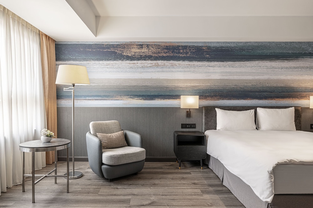 Lakeshore Hotel Metropolis I 24/52