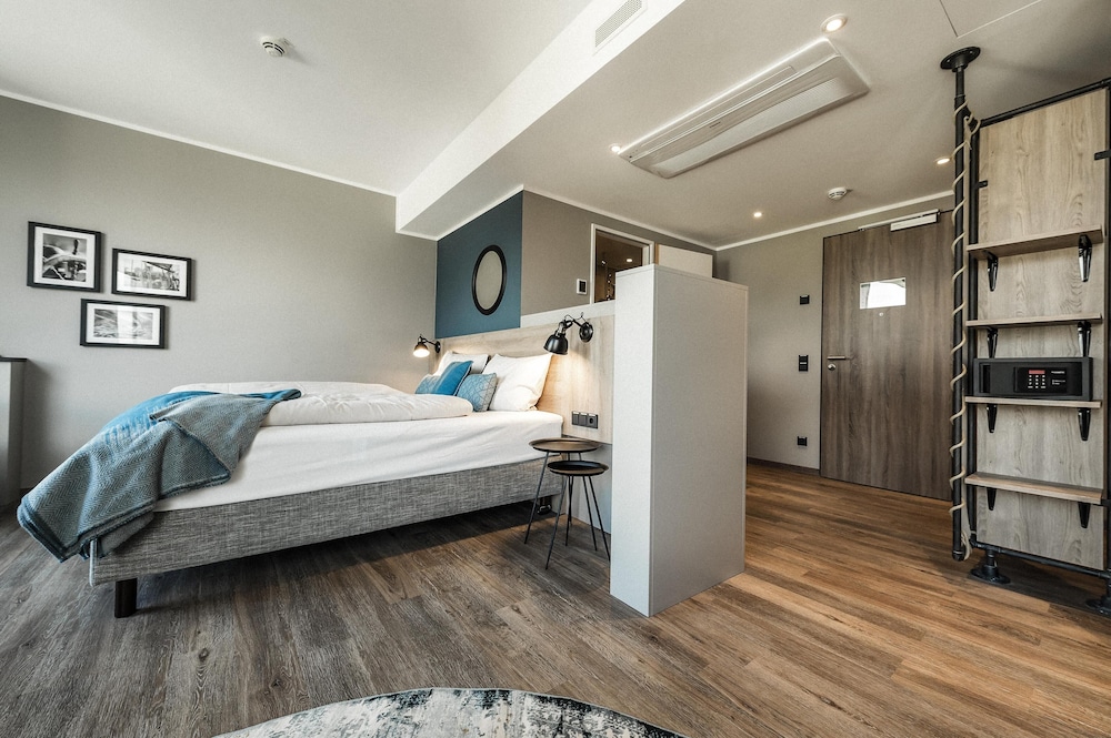 غرفة سوبيريور بسرير كينج، HARBR. hotel Konstanz 3/7