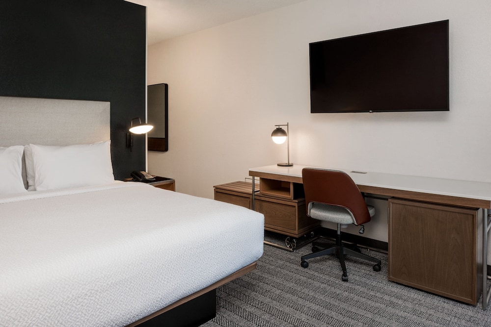 Room at COURTYARD BY MARRIOTT BALLANTYNE, CHARLOTTE - NC