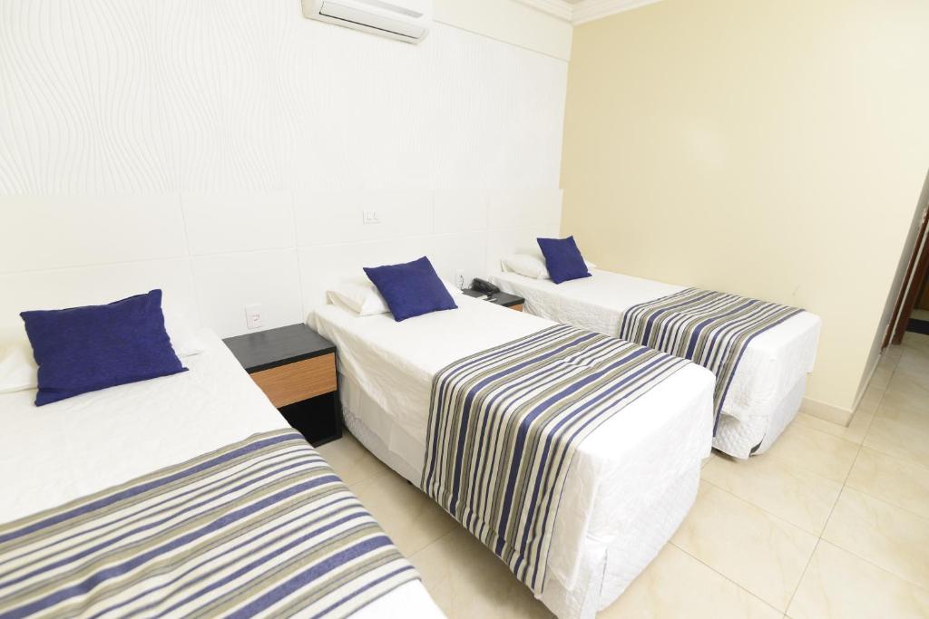 Room, Single, 3 Beds