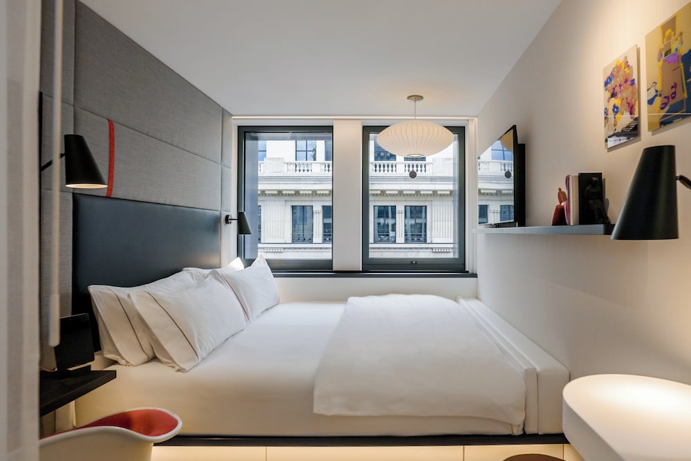 غرفة بسرير كينج في طابق مرتفع، CitizenM Paris Champs Elyses hotel 8/10