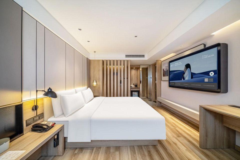 Guest Room, Executive, King and Queen Bed