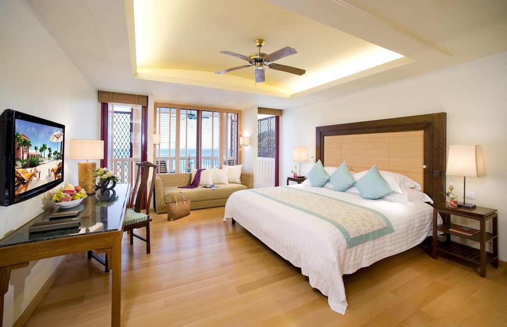 Centara Grand Beach Resort Phuket 16/85