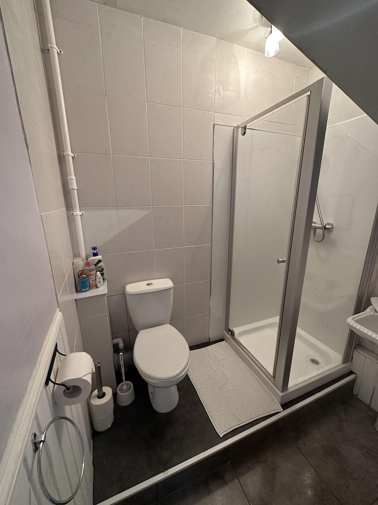 Valentine City Centre Guest House 45/50
