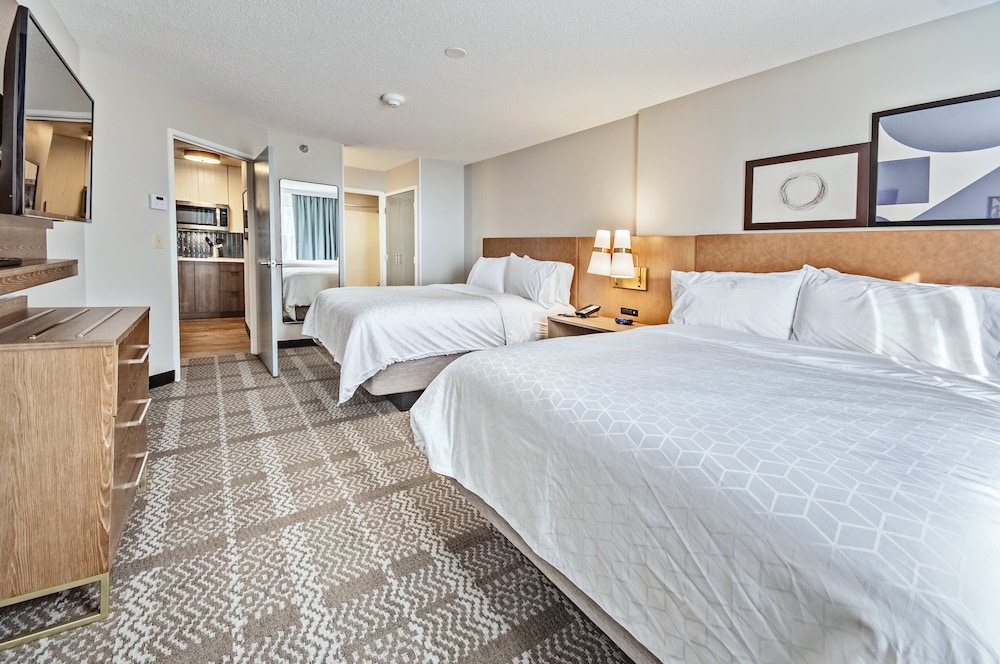 Staybridge Suites Cedar Rapids North 10/41