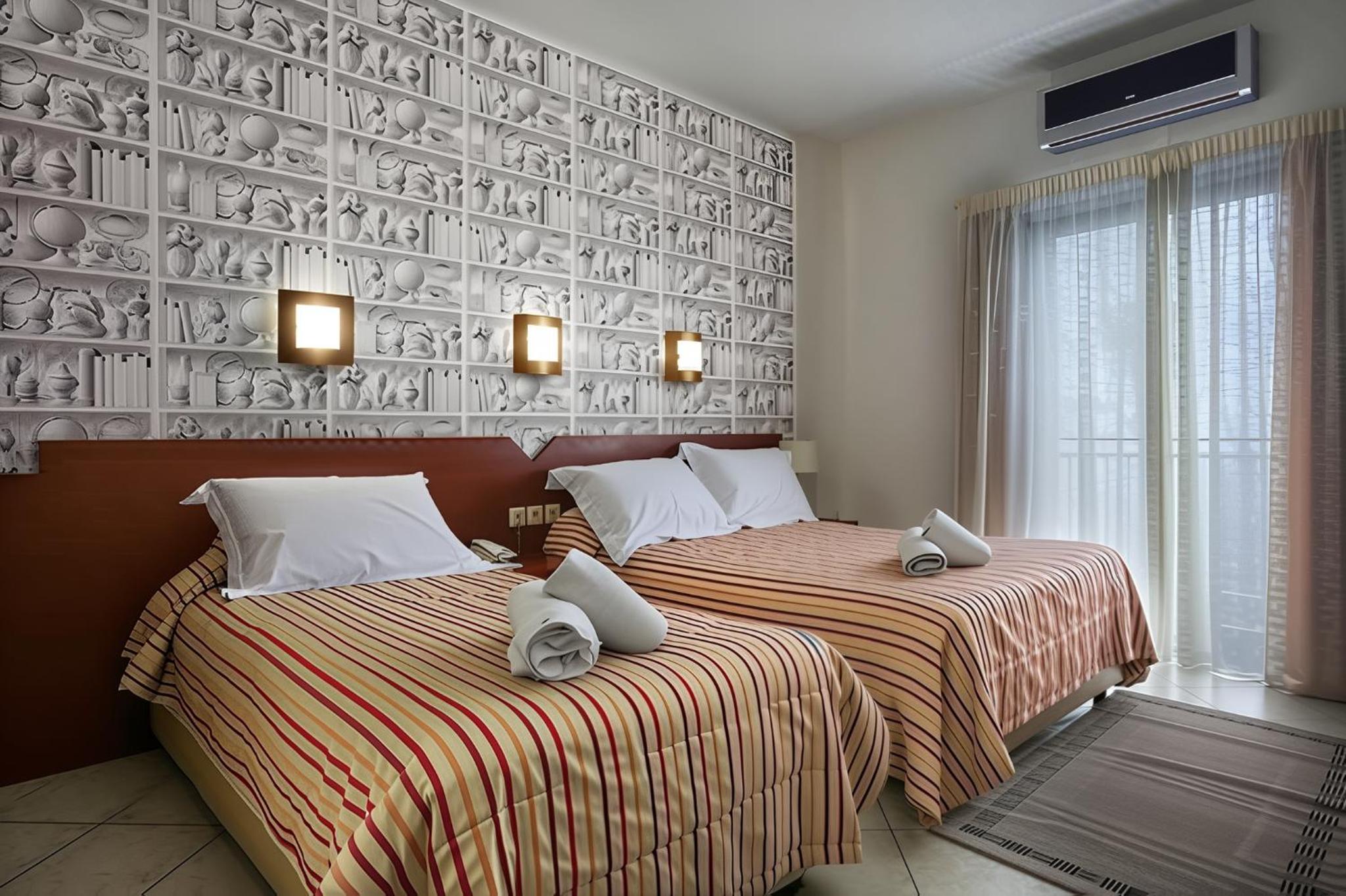 غرفة ثلاثية