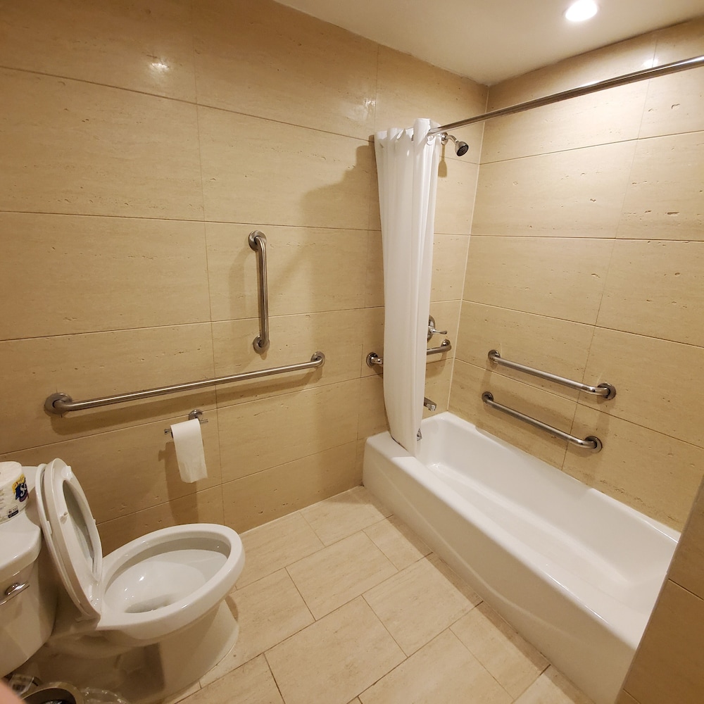 Mayflower Boutique Hotel 29/33