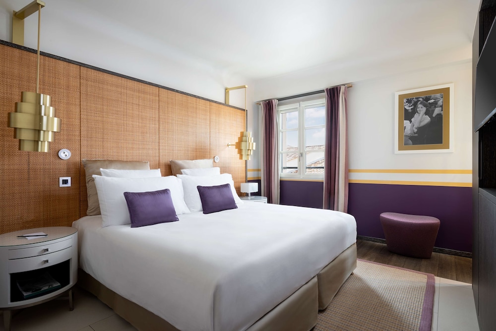 Village, Suite 5/10